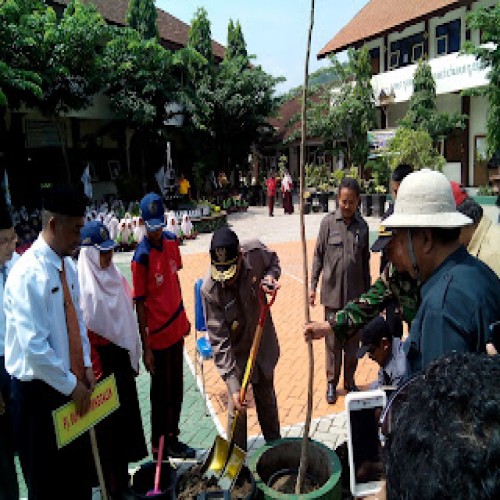 Pencanangan & Peringatan Sejuta Pohon
